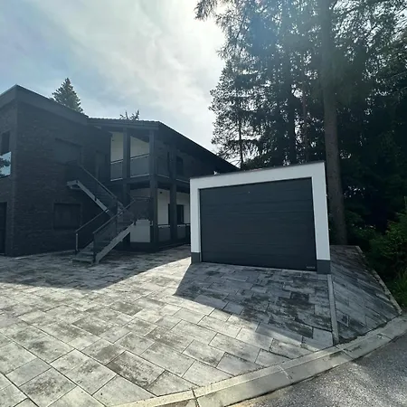 V Korunach Stromu Apartman *